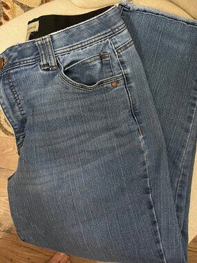 Democracy "Ab" Technology High Rise Cropped Jeans with Frayed Hem Size 14